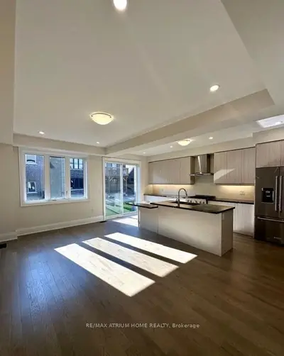 88 Tempel Street, Richmond Hill, On L4e 1k6