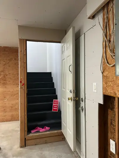 9a Metro Road S, Georgina, On L4p 1v7