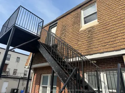 10 Brock Street 2 West, Uxbridge, On L9p 1p1