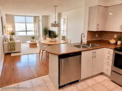 23 Oneida Crescent Ph02, Richmond Hill, On L4b 0a2