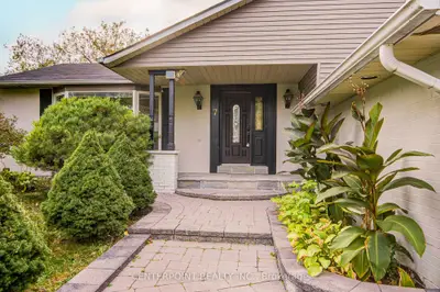 7 Avondale Crescent, Markham, On L3p 2j9
