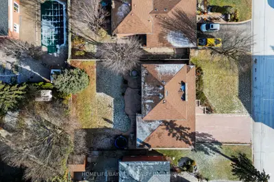 16 Roosevelt Drive, Richmond Hill, On L4c 6v3