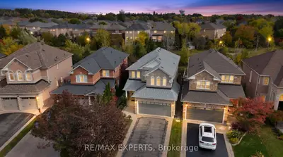 27 Mallard Marsh Crescent, Richmond Hill, On L4e 4m2