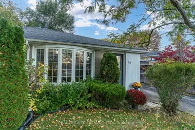 82 Tecumseh Drive, Aurora, On L4g 2x4