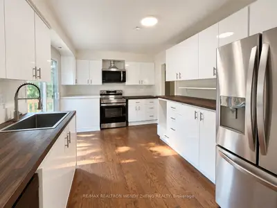 16 Sir Constantine Drive Main, Markham, On L3p 2x2