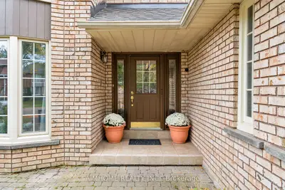 11 Carpenter Court, Markham, On L3p 6w3