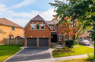 8 Mooreland Court, Markham, On L3p 7p8