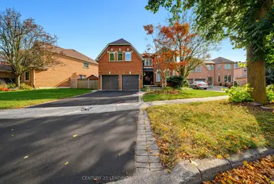 8 Mooreland Court, Markham, On L3p 7p8