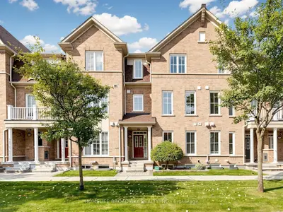 9 Earnshaw Drive, Markham, On L6c 0e4
