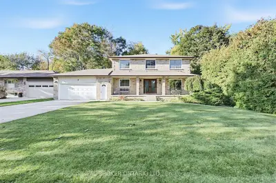 2 Amberglen Court, East Gwillimbury, On L9n 1j6