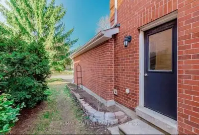 715 Shanahan Boulevard Bsmt, Newmarket, On L3x 1p8