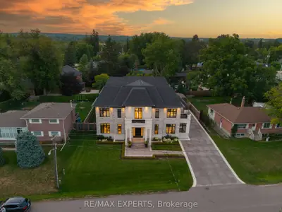 108 Hollingsworth Drive, King, On L7b 1g4