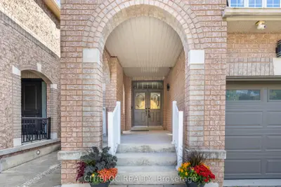 121 Silverado Trail, Vaughan, On L4h 1w5