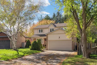 96 Rutledge Avenue, Newmarket, On L3y 5t4