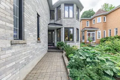 106 Larratt Lane, Richmond Hill, On L4c 0e3