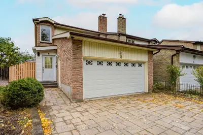 8 Fullerton Crescent, Markham, On L3r 3g5