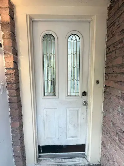 8 Fullerton Crescent, Markham, On L3r 3g5