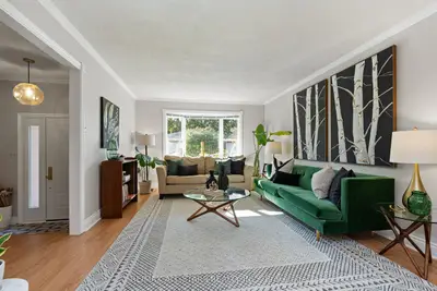 209 Malton Road, Newmarket, On L3y 5x3