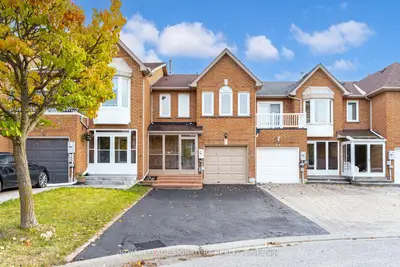 17 Thames Court, Richmond Hill, On L4b 1n5