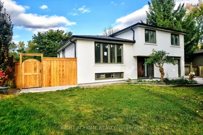 8 Hill Drive, Aurora, On L4g 3a6