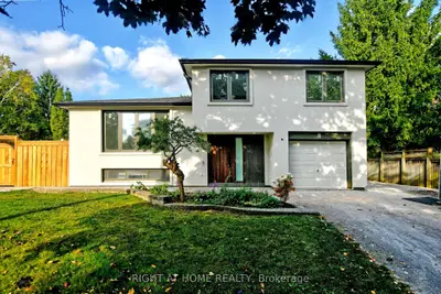 8 Hill Drive, Aurora, On L4g 3a6
