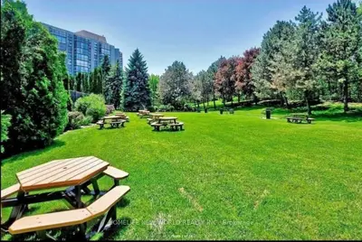 40 Harding Boulevard 1117, Richmond Hill, On L4c 9s5