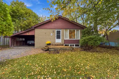11 Davidson Road, Aurora, On L4g 2a9