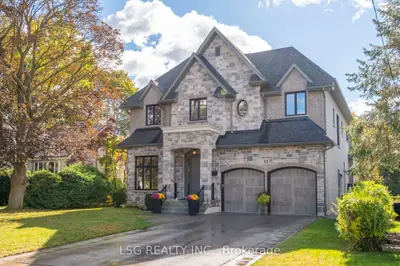 93 Kennedy Street E, Aurora, On L4g 1c3