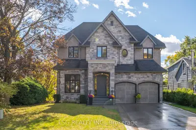 93 Kennedy Street E, Aurora, On L4g 1c3