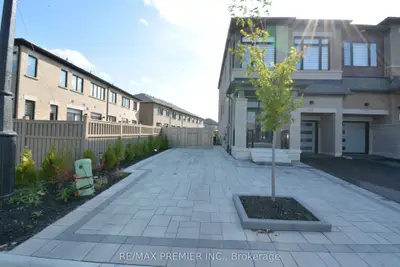 101 Kinloss Street, Vaughan, On L4h 5j5