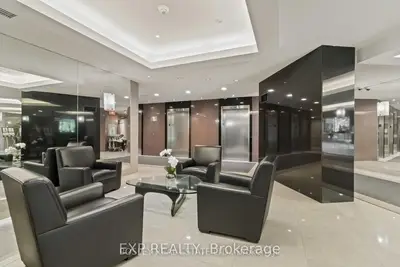 7250 Yonge Street 206, Vaughan, On L4j 7x1