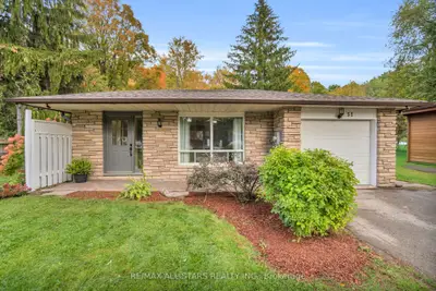 51 Queen Street, Georgina, On L0e 1r0