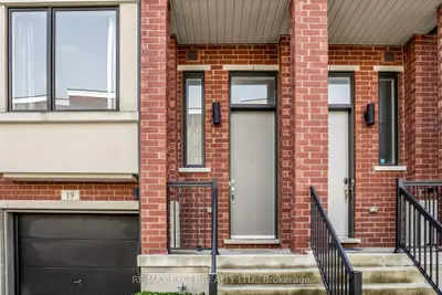 19 Ambler Lane, Richmond Hill, On L4c 0z8