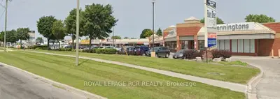 18025 Yonge Street 5a, Newmarket, On L3y 8c9