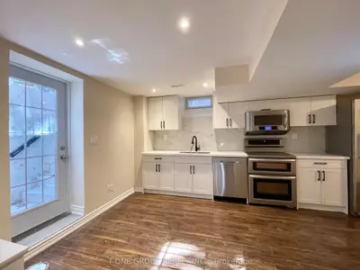 35 Valemount Way Lower, Aurora, On L4g 7s3