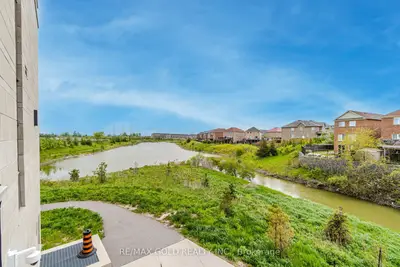 39 New Delhi Drive S 5, Markham, On L3s 0e1