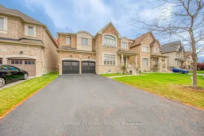 1032 Wilbur Pipher Circle, Newmarket, On L3x 0g4