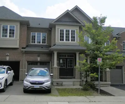 208 Harding Park Street, Newmarket, On L3y 0e3