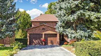 8 Royal Garden Boulevard, Vaughan, On L4l 7c3
