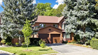 8 Royal Garden Boulevard, Vaughan, On L4l 7c3