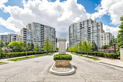 11 Townsgate Drive 110, Vaughan, On L4j 8g4