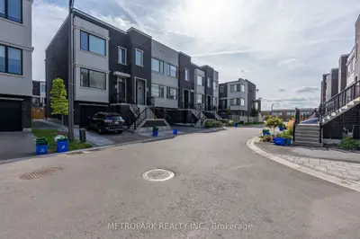187 Sydney Circle, Vaughan, On L4h 4r2