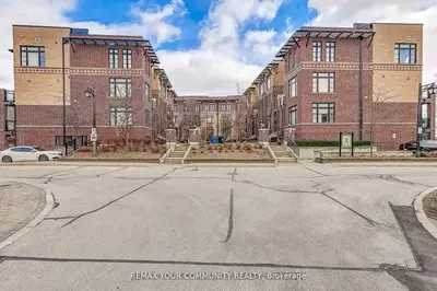8169 Kipling Avenue 29, Vaughan, On L4l 0g4