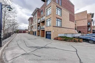 8169 Kipling Avenue 29, Vaughan, On L4l 0g4