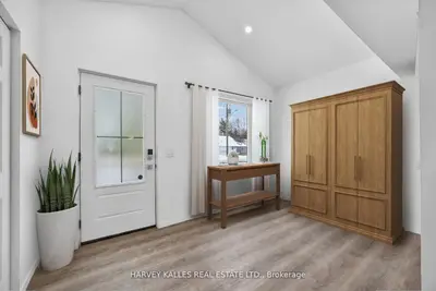 22 Second Street, Georgina, On L0e 1e0