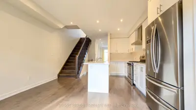 32 Harvest Field Road, Markham, On L6b 1n4