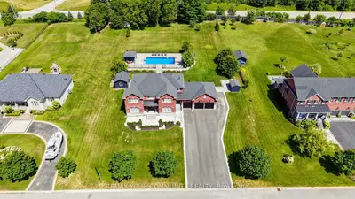 15 Stonesthrow Crescent, Uxbridge, On L0c 1a0