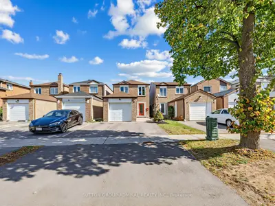 18 Riviera Drive, Vaughan, On L4k 2j1