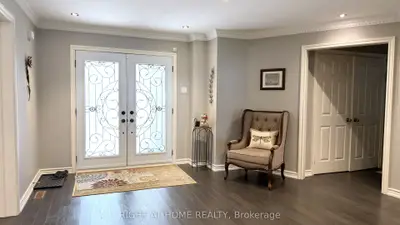 6 Cowles Court, Richmond Hill, On L4c 9a7