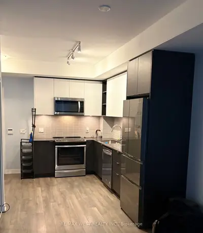 100 Eagle Rock Way 418, Vaughan, On L6a 5b9